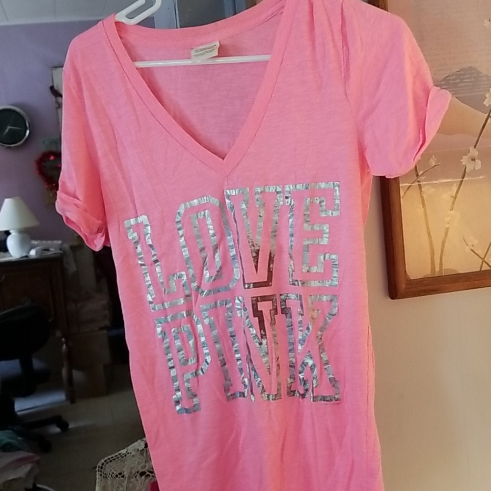LOVE PINK GOLD FOIL V NECK MED